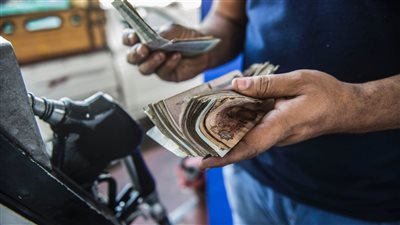 بعد زيادة زيت السيارات.. أسعار البنزين والسولار اليوم الجمعة في مصر
