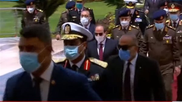 وصول الرئيس إلى مسجد