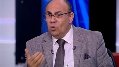 مبروك عطية: هو في حد بيحب حد يقومه من أحلى نومة عشان كوباية شاي