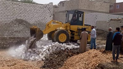 إزالة 6 حالات تعدٍ بالبناء المخالف في المنيا