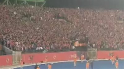 تشجيع حماسي من جماهير الأهلي بعد هدفي السولية والشحات في مرمى الرجاء المغربي | بث مباشر