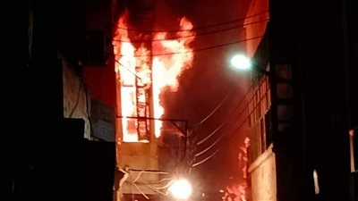 اندلاع حريق في منزل به سلع غذائية بقيمة مليون جنيه بالأقصر| فيديو