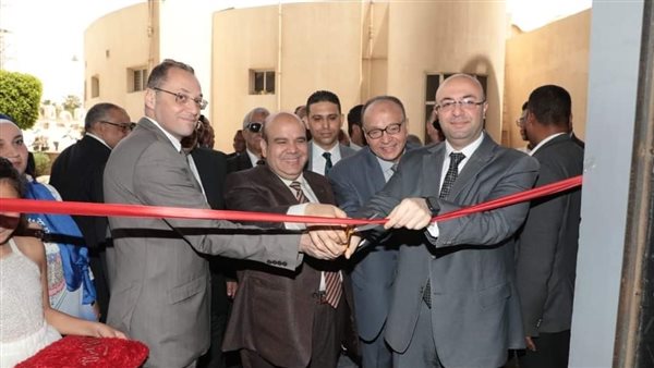 محافظ بني سويف ومساعدا