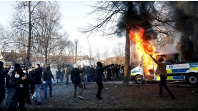 السويد تشتعل.. اضطرابات واحتجاجات إثر خطط لحرق نُسخ من القرآن الكريم في عدة مناطق 