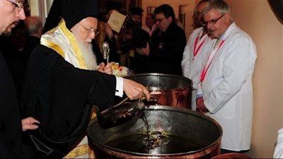 البطريرك المسكوني برثلماوس القسطنطيني يصنع زيت الميرون المقدس لأول مرة منذ 2012