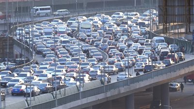 انخفاض بدرجات الحرارة والعظمى بالقاهرة 28 درجة.. كثافات مرورية متحركة بشوارع وميادين العاصمة | بث مباشر 