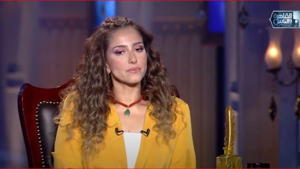 حنان مطاوع مع أسما