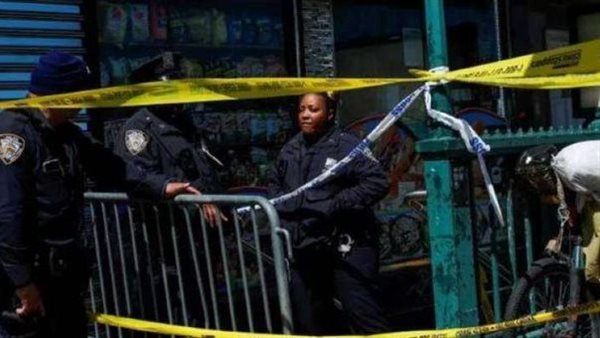 طعن امرأة بمترو أنفاق