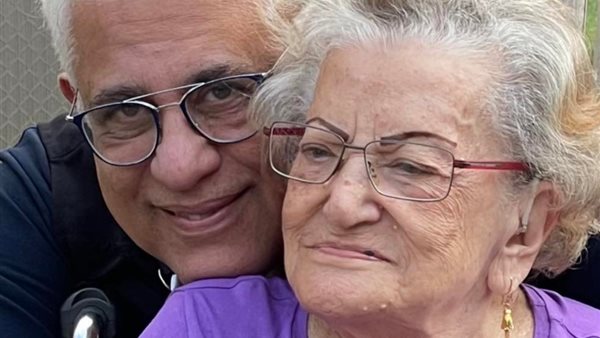 وفاة والدة المفكر