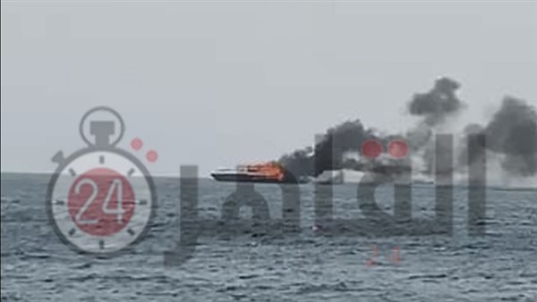 حريق لانش سياحي في