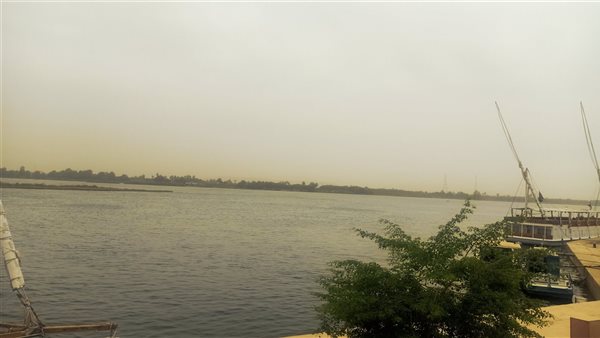 عاصفة ترابية بأسوان