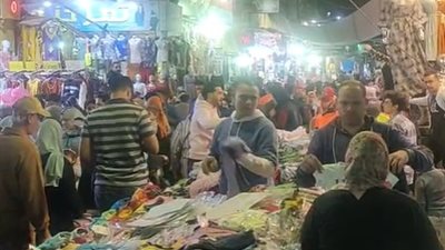 مع اقتراب الاحتفال بعيد الفطر.. توافد أعداد كبيرة من المواطنين على شراء الملابس بمدينة طنطا | بث مباشر 