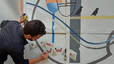 لوحات فنية على الجدران.. طلاب تربية حلوان يشاركون فى تجميل كليتهم