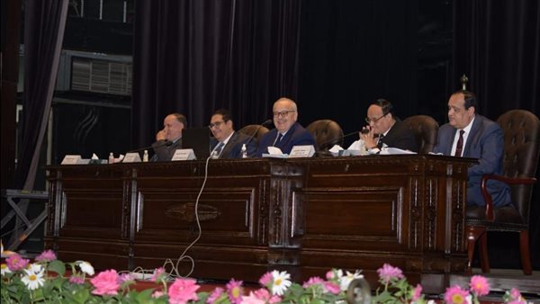 رئيس جامعة القاهرة