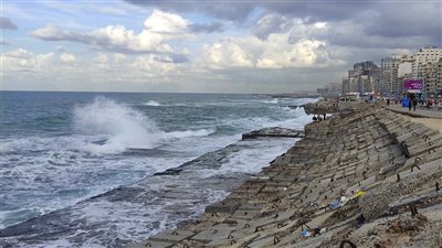 حالة الطقس غدًا.. نشاط للرياح واضطراب في الملاحة البحرية