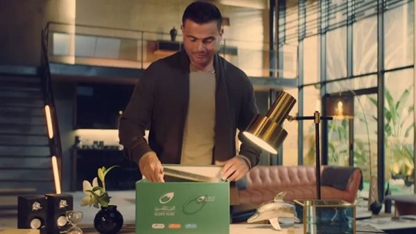 عمرو دياب في إعلان