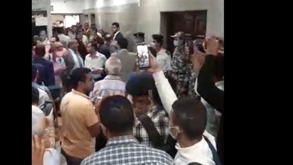 لحظة انهيار اسرة