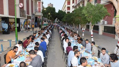 جامعة سوهاج تنظم إفطارًا جماعيًا لجميع منتسبيها | صور