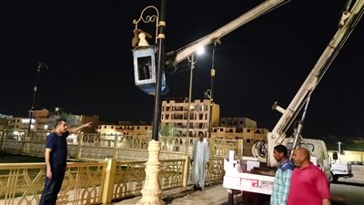 استمرار حملات النظافة وترميم الأرصفة وتركيب 60 كشاف إنارة في الأقصر|صور