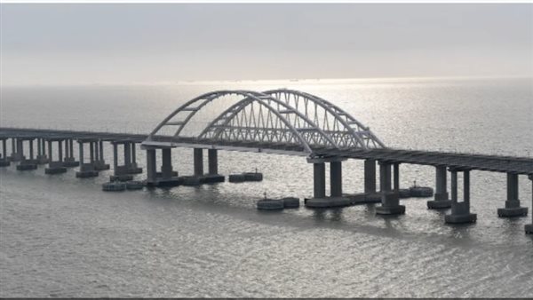 جسر كيرتش الممر الوحيد