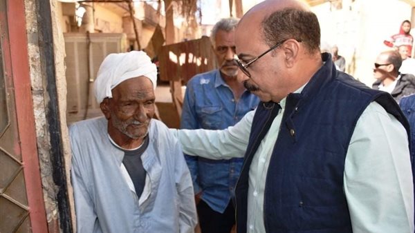 محافظ أسوان