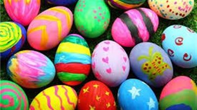 طرق تلوين بيض شم النسيم بألوان طبيعية في المنزل