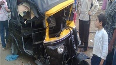 كان خارج مع مراته.. مصرع سائق توك توك صدمه موتوسيكل في الدقهلية