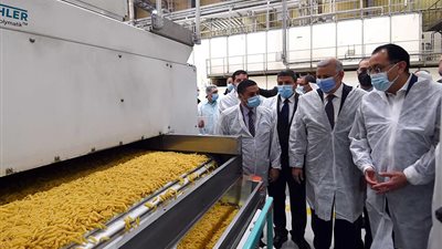 الحكومة: الصناعات كثيفة العمالة أسهمت في تراجع معدل البطالة لـ7.4% عام 2021 