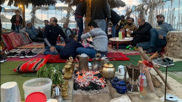 أبناء بورسعيد يتناولون