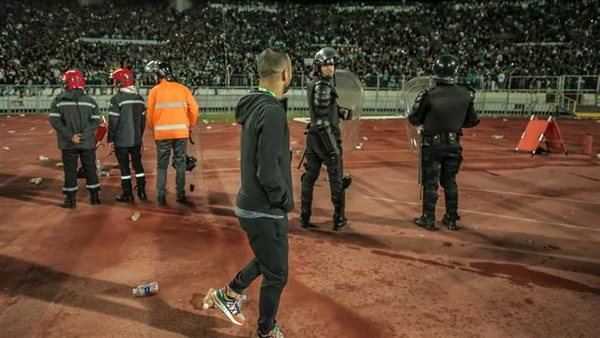 لاعبو الأهلي في الملعب