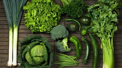 دراسة: الخضراوات الورقية تحتوي على مركب يبطئ نمو الأورام السرطانية 