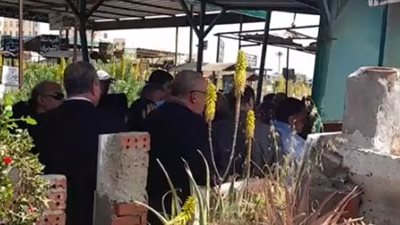 أسرة الفنانة سمية الخشاب تعتدي على الصحفيين خلال تشييع جثمان والدتها بالإسكندرية 