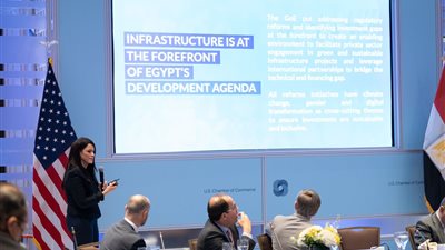 المشاط تبحث مع أعضاء غرفة التجارة الأمريكية خطط تطوير البنية التحتية في قطاعات الطاقة والنقل والمياه