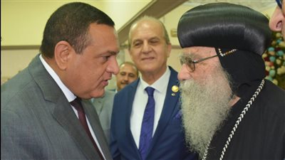 محافظ البحيرة يهنئ الأنبا باخوميوس بعيد القيامة المجيد بمطرانية دمنهور