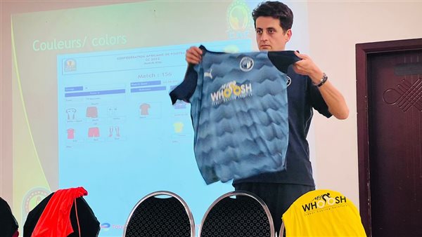 بيراميدز بالقميص