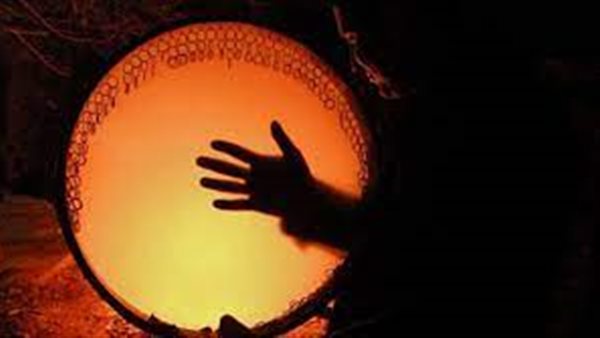 ضرب الدف - صورة تعبيرية