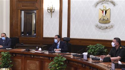 رئيس الوزراء يستعرض المشروعات المقترح تنفيذها بالشراكة بين جهاز الخدمة الوطنية وشركات خاصة