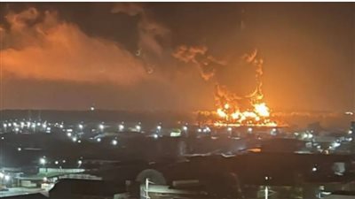 حريق هائل في منشأة تخزين نفط في مدينة بريانسك الروسية | فيديو