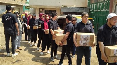 الخشت: 413 أسرة استفادت من المواد الغذائية لقافلة جامعة القاهرة بقرية المنوات