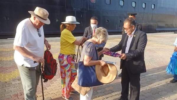 وصول سفينة سياحية