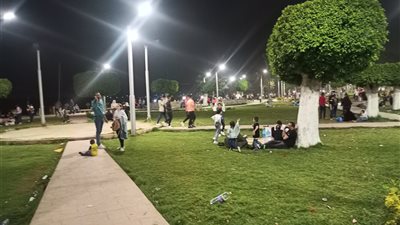 عروس الصعيد.. إقبال المواطنين على كورنيش النيل بالمنيا في شم النسيم | فيديو