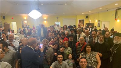 الجالية المصرية بأمريكا تقيم مائدة إفطار جماعية للاحتفال بعيد القيامة بإحدى الكنائس 