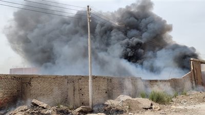 بسبب عُقب سيجارة.. نشوب حريق بالقرب من محطة وقود بالقليوبية دون خسائر بشرية