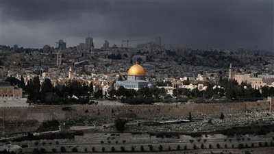 مندوب مصر بالأمم المتحدة يطالب بتوفير الحماية الكاملة للمصلين بالأقصى