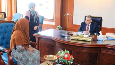 محافظ سوهاج يلتقي 70 مواطنا لبحث مطالبهم وحل شكواهم │ صور