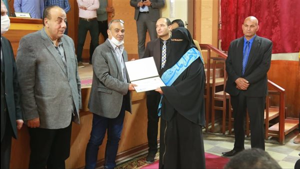 محافظ كفر الشيخ يكرم