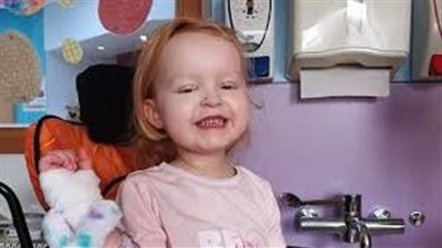 بعد إصابتها بإصفرار العين.. طفلة تنجو من الموت بعد زراعة الكبد