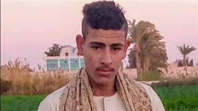 ولعوا فيه وهو نايم أثناء الصوم.. غضب بعد مصرع شاب المركب المحترقة ببورسعيد | صور 