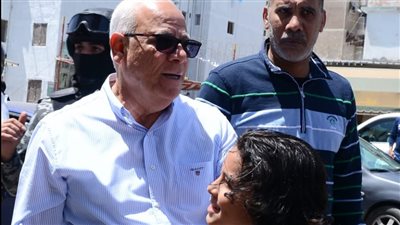 محافظ بورسعيد يوجه بإزالة الإشغالات ورفع كفاءة الطرق بأحياء الزهور والضواحي | صور 