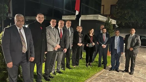 القوى العاملة مع